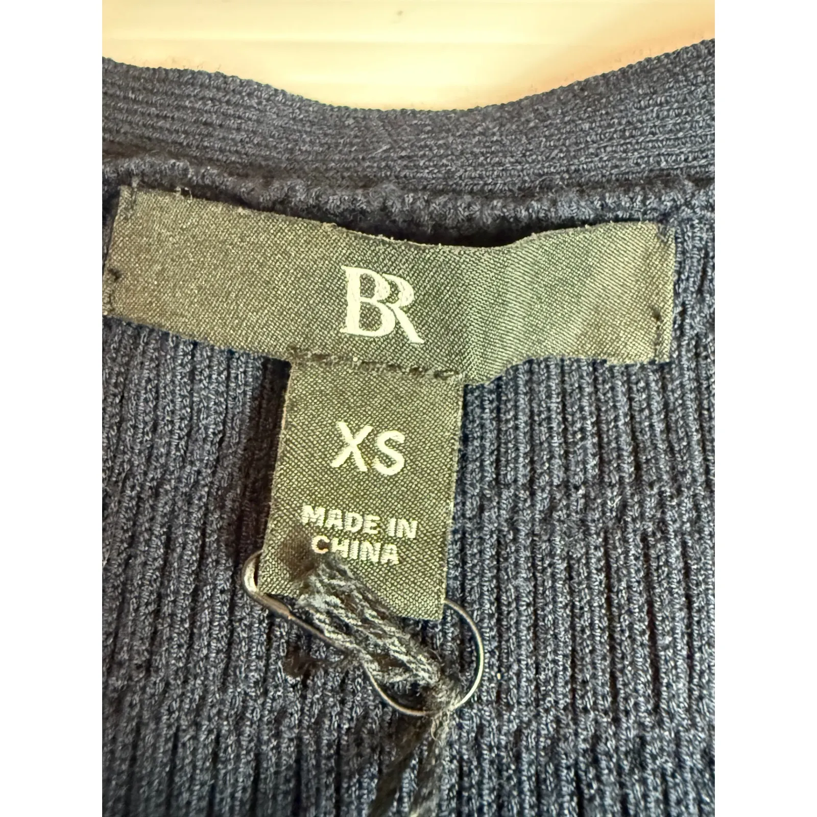 Banana Republic Navy Textured V Neck Sleeveless Button Front Sweater top XS - Image 2