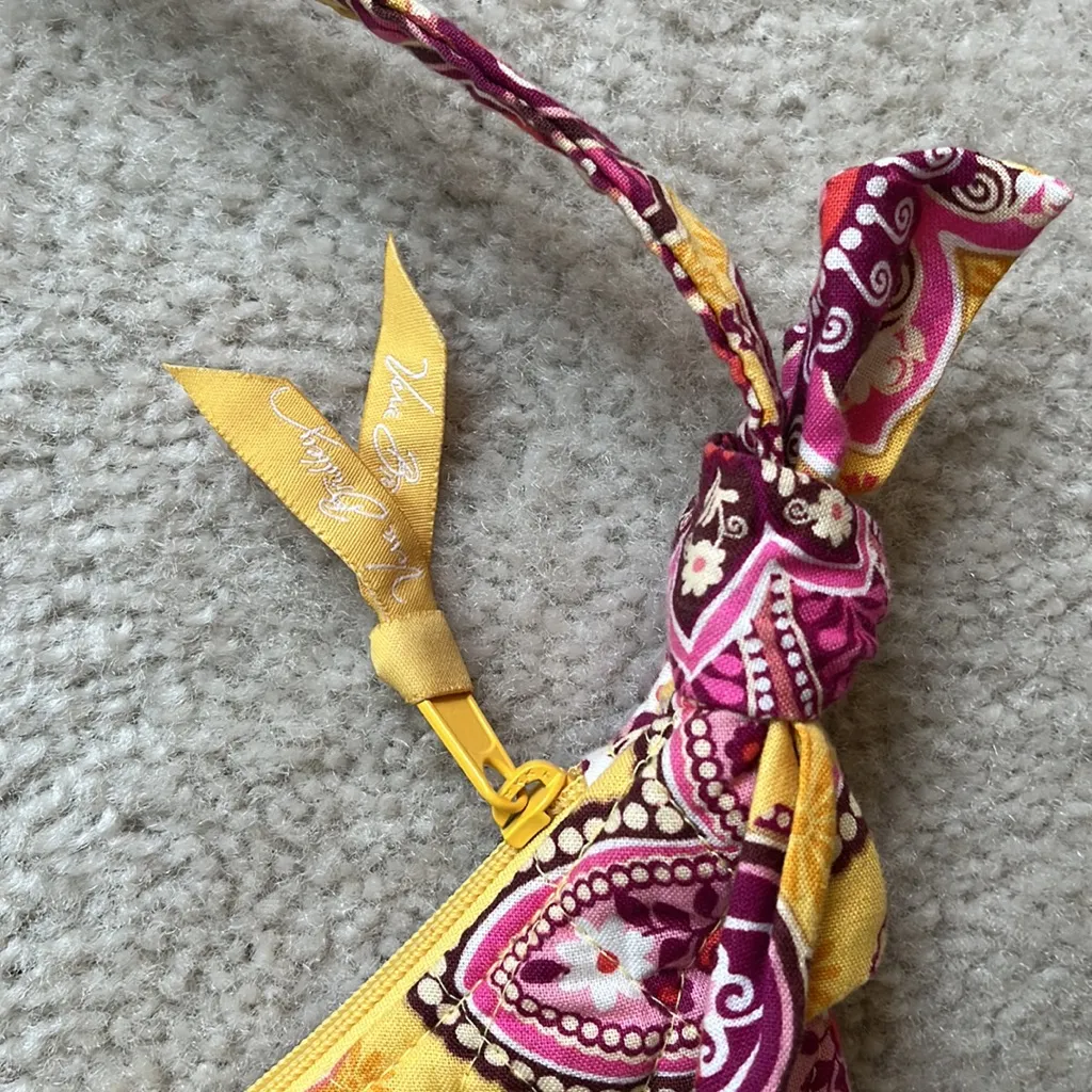 Vera Bradley purse Excellent PreOwned Condition - Image 3