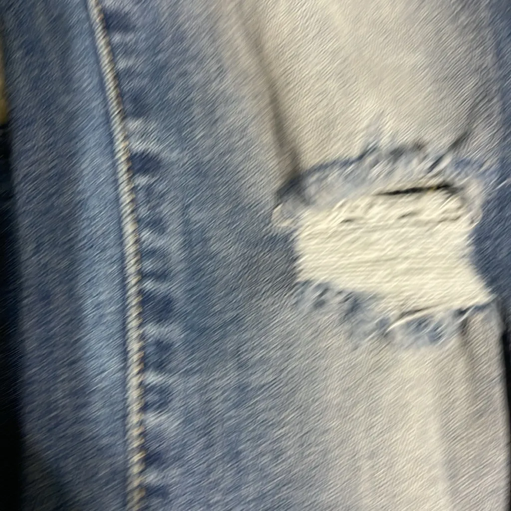 Distressed Blue Ankle Jeans - Image 4