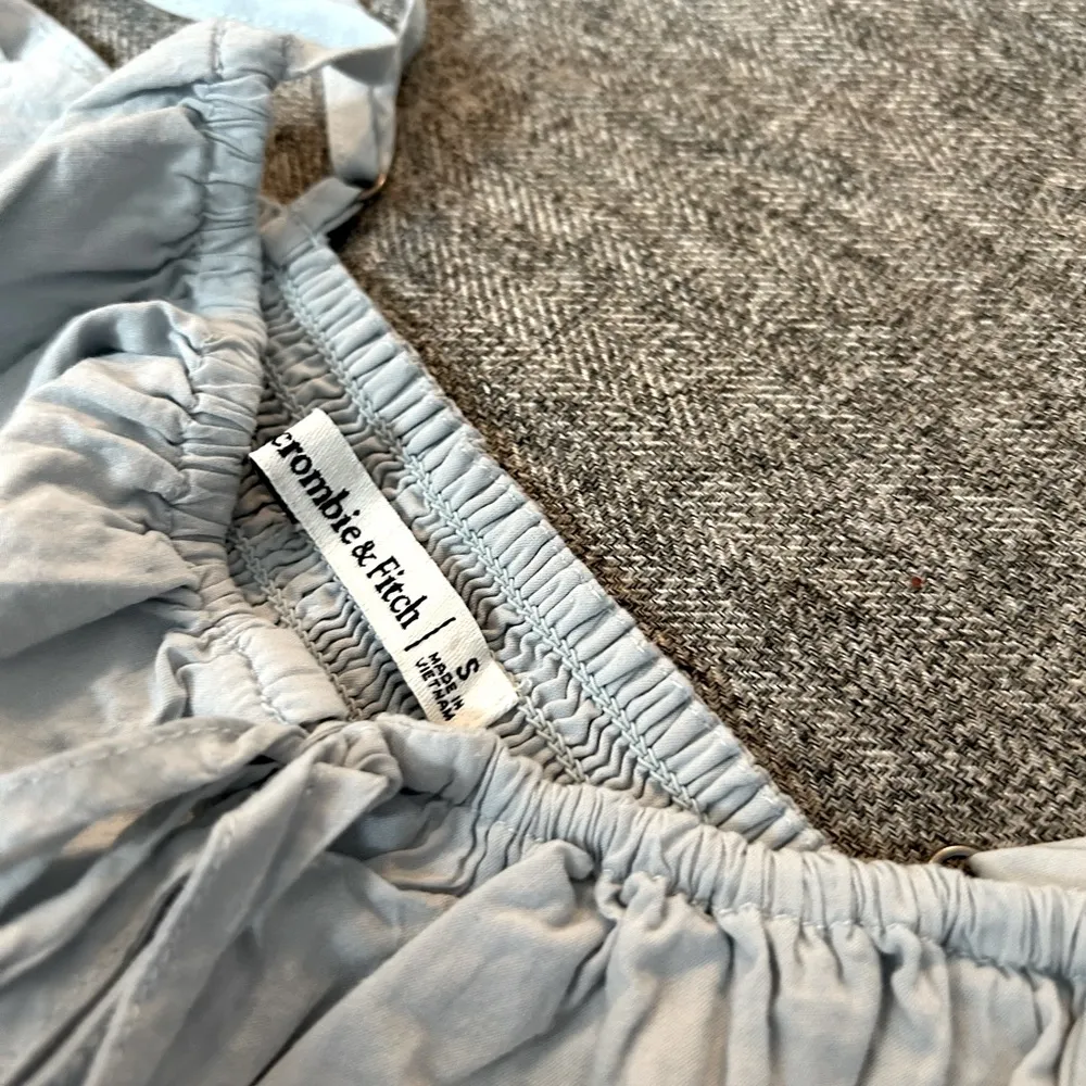 Abercrombie corset top with front tie. Pale blue-grey. Size S. - Image 3