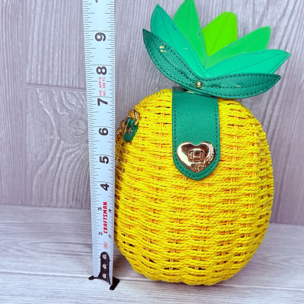 Rare Betsey Johnson wicker pineapple purse cross body bag vegan leather detail - Image 4