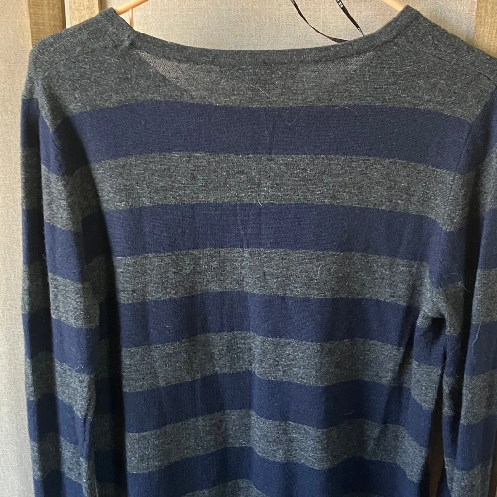 Forever 21  Charcoal Knit Top junior large - Image 10