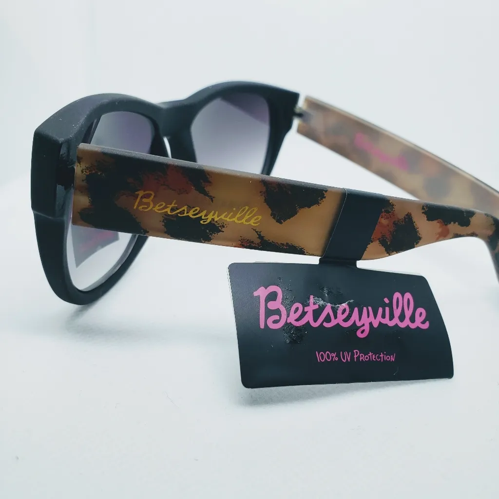 🆕 🕶️ Betsey Johnson Sunglasses NWT Leopard Animal Print Shades Betseyville NEW - Image 5