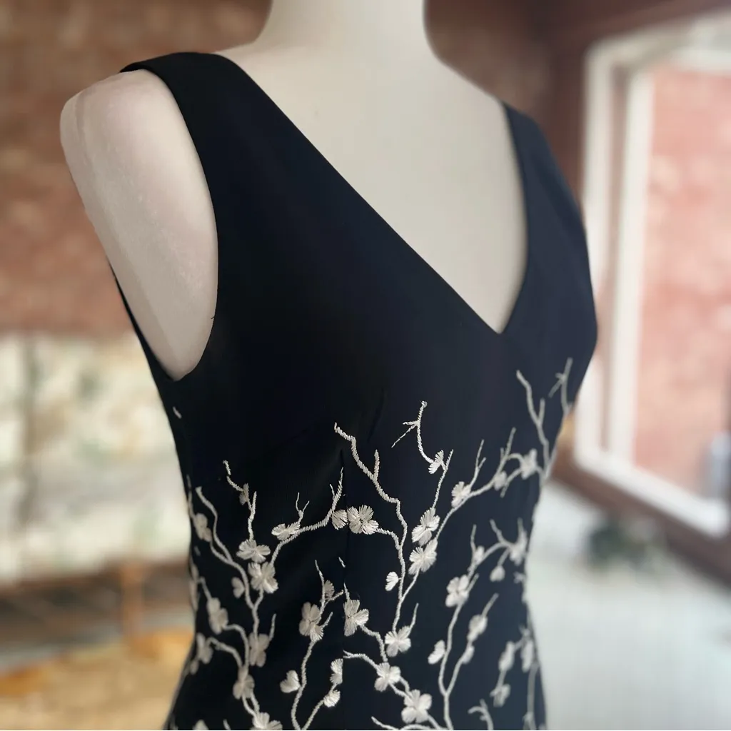 Nicole Miller Dress Black Floral Embroidered Mini V-Neck Sleeveless 6 Party LBD - Image 13