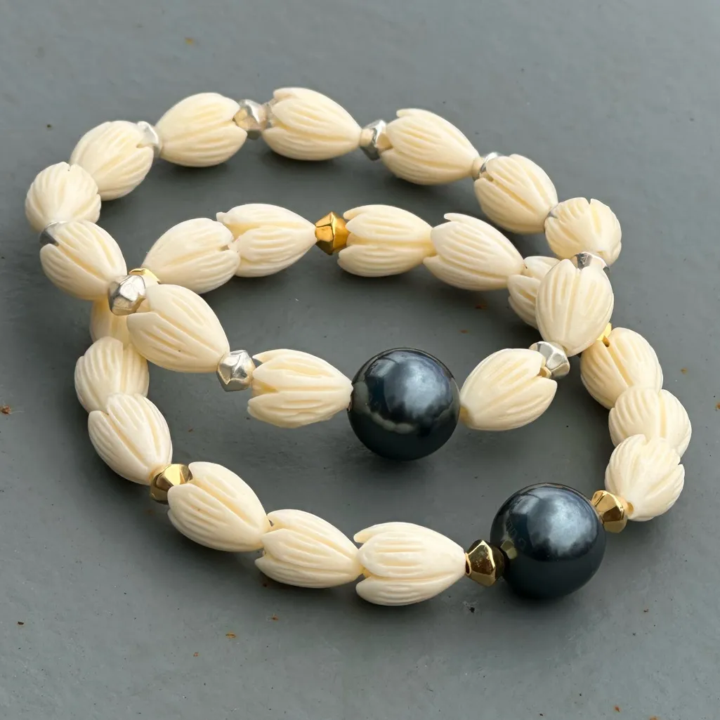 Pīkake Flower Shell bead & Swarovski Tahitian Black Pearl Beaded Gold Bracelet Silver - Image 5
