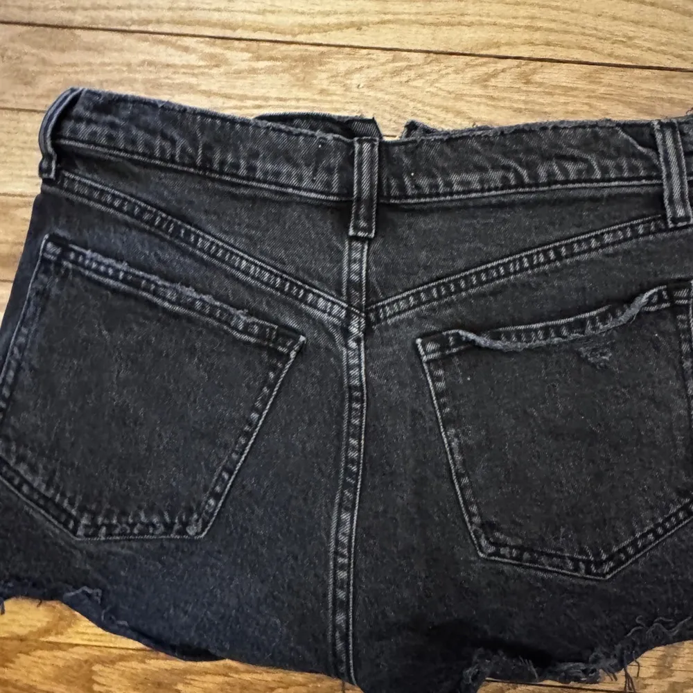 Abercrombie & Fitch Black Jean Shorts High-Waisted Frayed Hem - Image 4