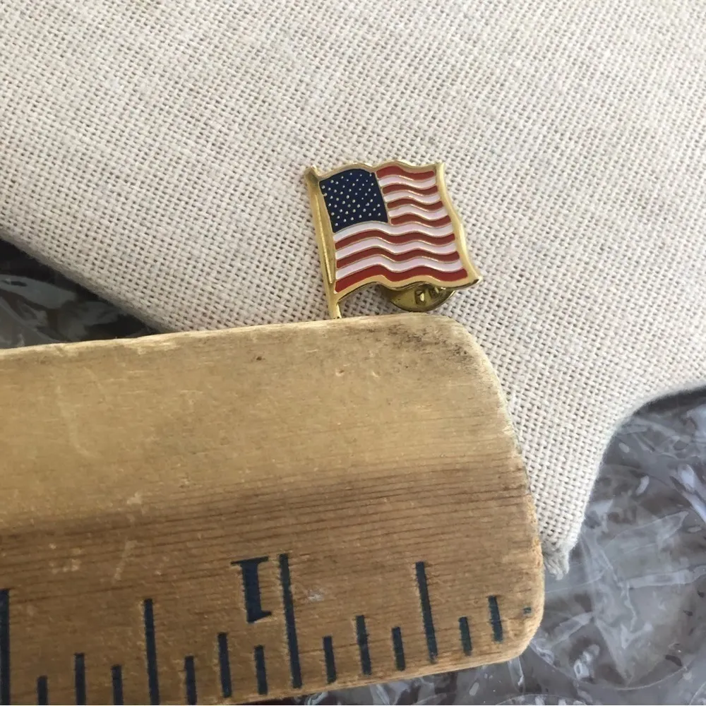Vintage USA Flag Label Pin - Image 4
