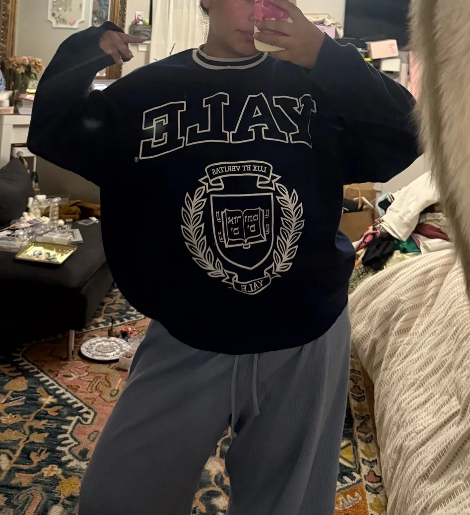 Yale university sweater Navy Blue Crew Neck loungewear Size M - Image 3