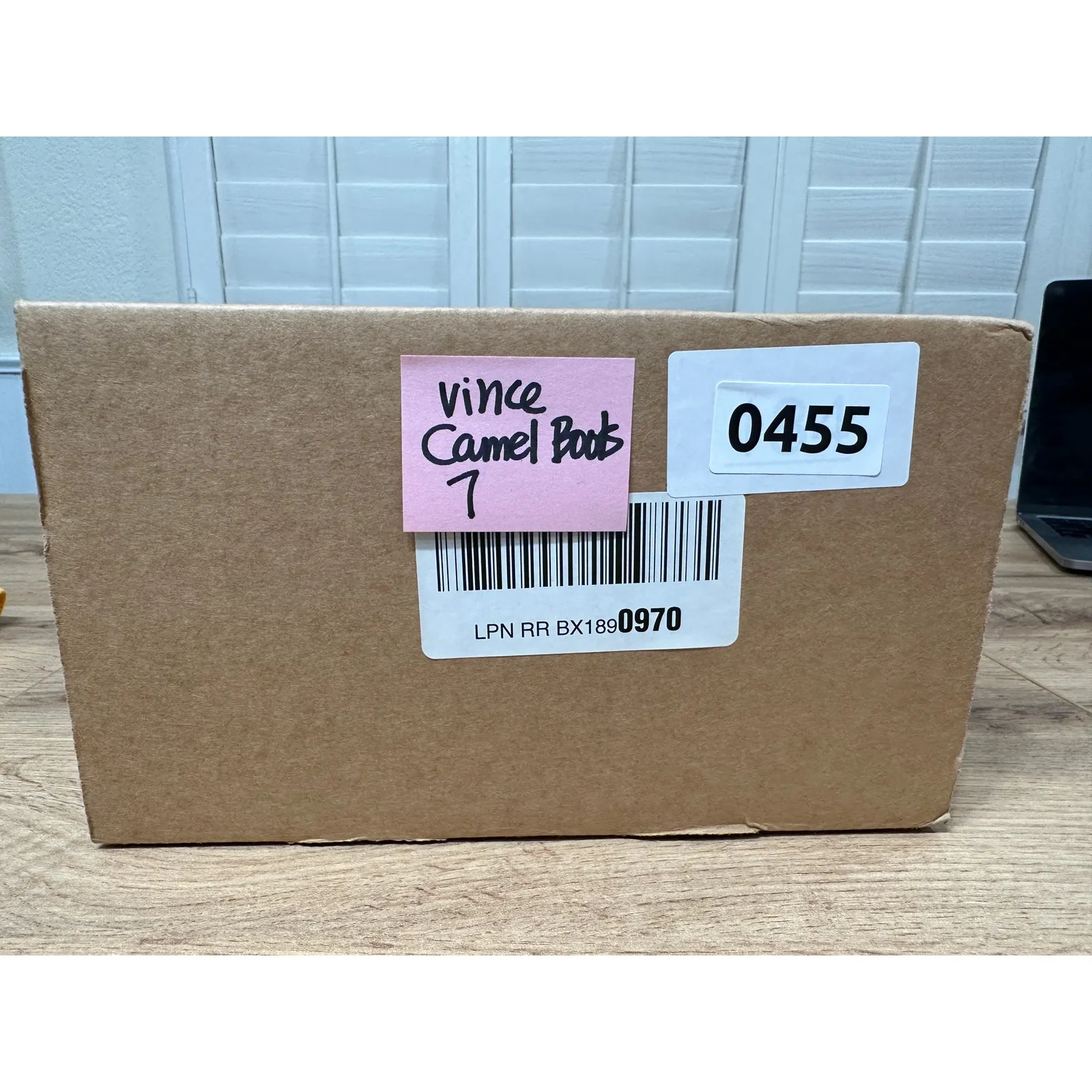 Vince Kegan Chelsea Ankle Boots Camel Suede Size 7 US Pre-Loved Water Repellant - Image 16