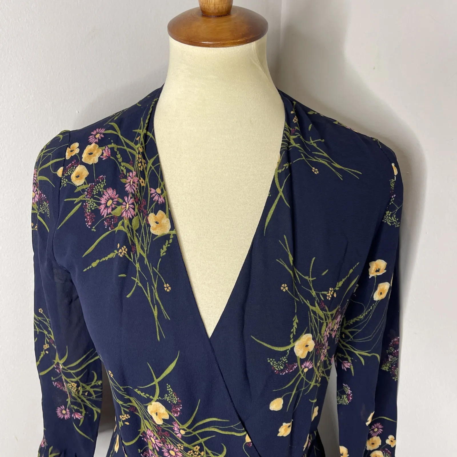 Reformation Mulberry Wrap‎ Dress in Mademoiselle Blue Floral Small - Image 7