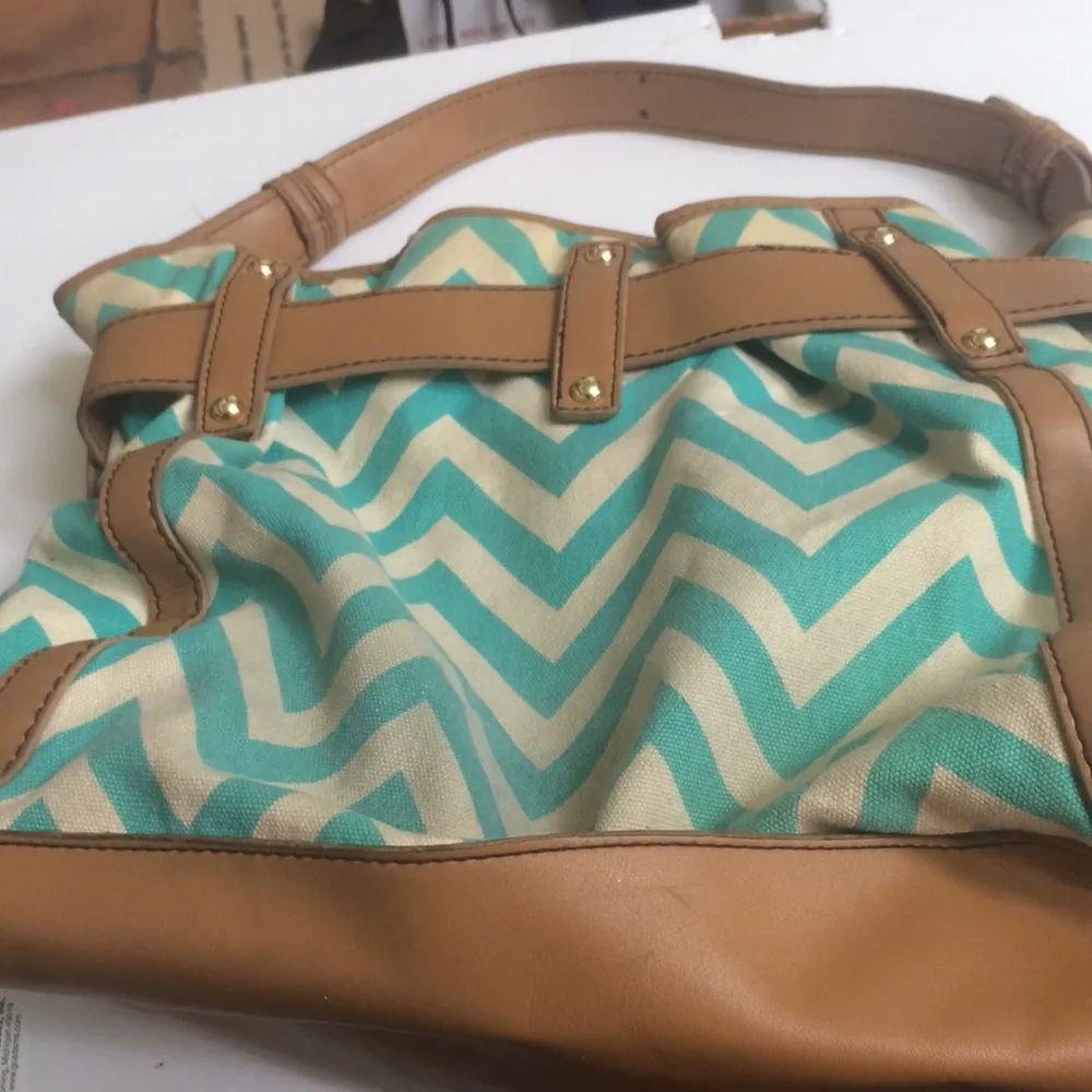 FINAL MARKDOWN Ladies chevron bag - Image 4
