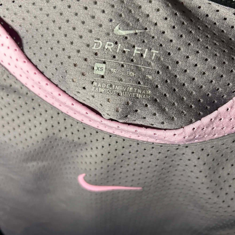 Nike Running Mesh Cropped Long Sleeve Size XS - Image 3