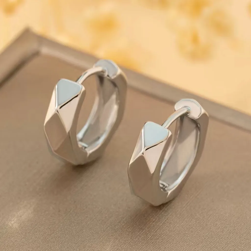 BNIB - Sterling Silver Geometric Design Huggie Hoop Earrings. - Image 3