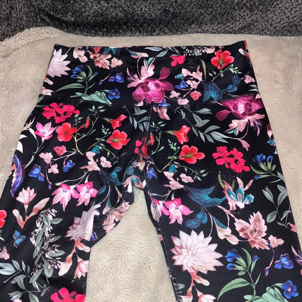 Old Navy Active High Waist Floral Leggings, Large Petite - Image 2