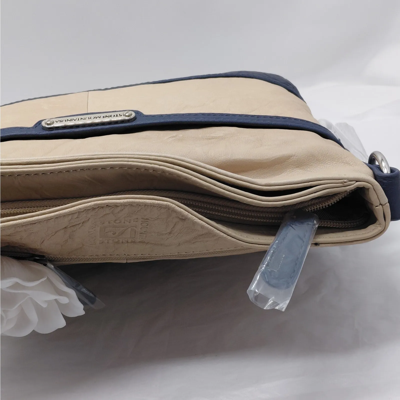 Stone Mountain Womens Leather Crossbody Bag Tan Navy Boho Shoulder Purse NWT - Image 12