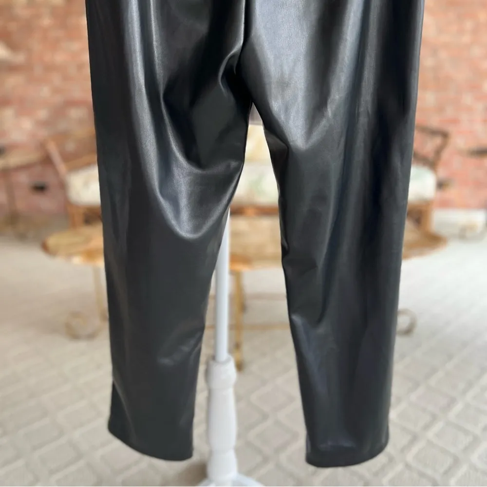 She + Sky Pants Cropped Black Faux Leather Paperbag M - Image 12