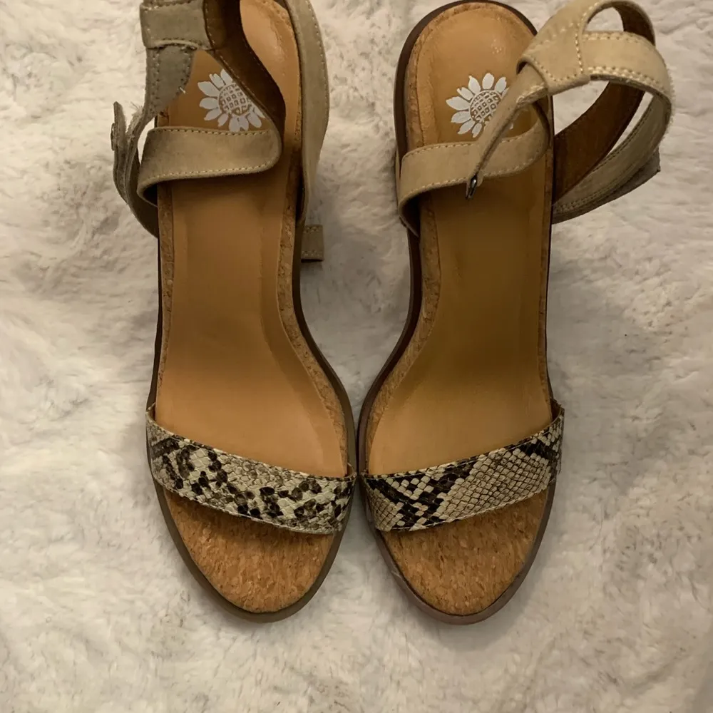 New Yellow Box Caikos Heel Sandals - Image 4