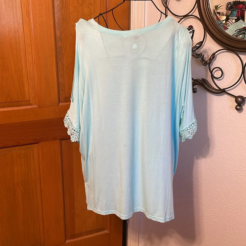 ☀️☀️☀️3 for 12$ ☀️☀️☀️Cold Shoulder Pull Over Top Blue Size XXL - Image 7