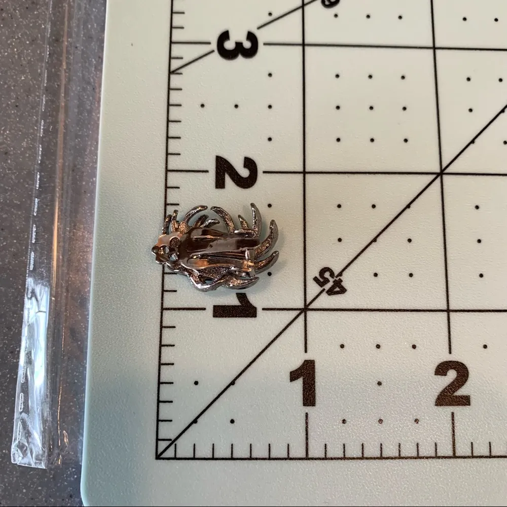 Vintage Dark Gray/Silver Spiky Textured Clip - Image 7