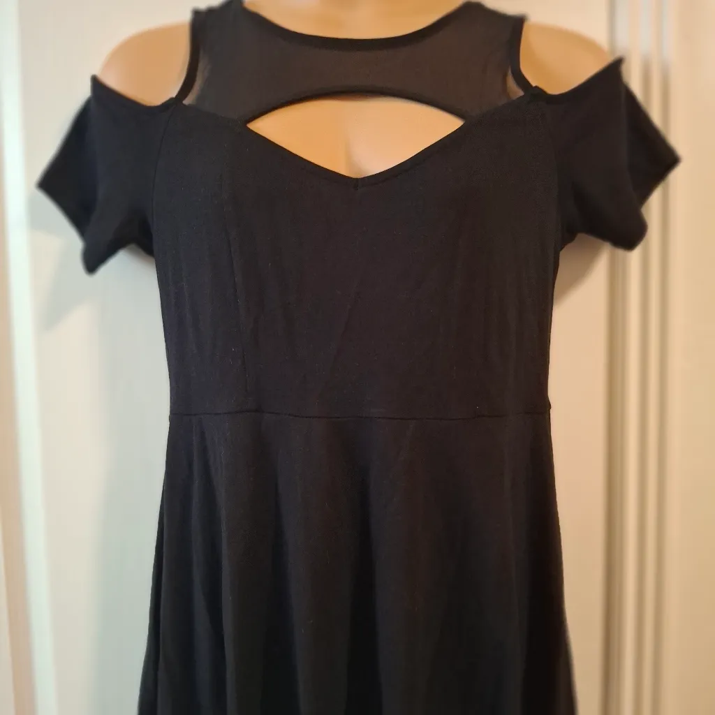 Torrid Sz 1 Elegant Black Cold Shoulder Top - Image 9