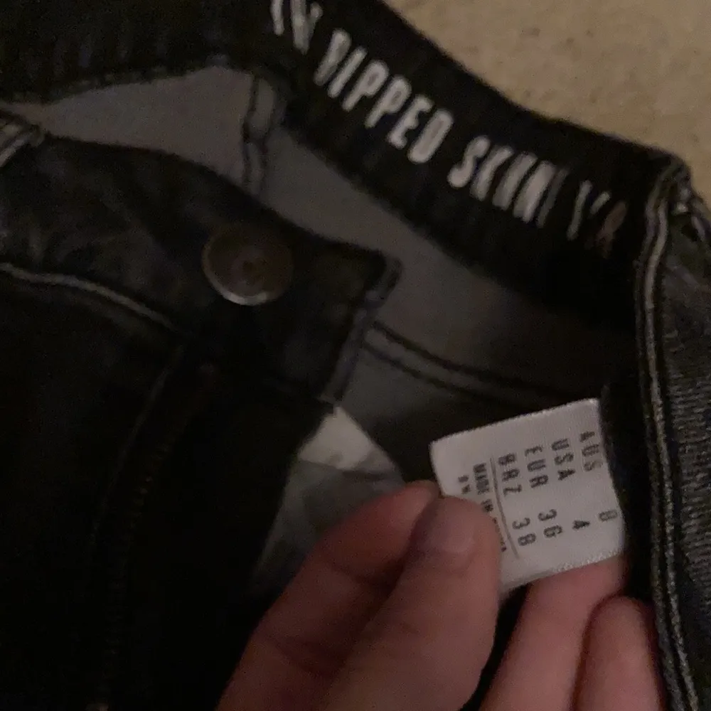 Cotton On  ripped black denim - Image 4