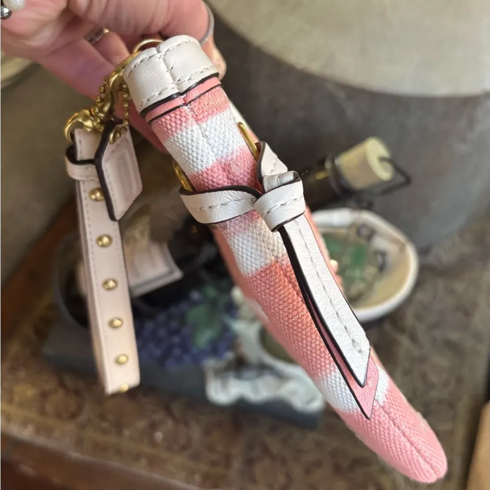 Coach Authentic  1941 seashell sequins canvas/Leather zip top Clutch/wristlet - Image 3