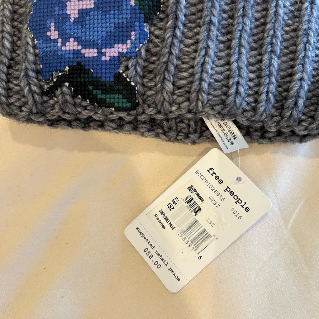 NWT Free People beanie - Image 2