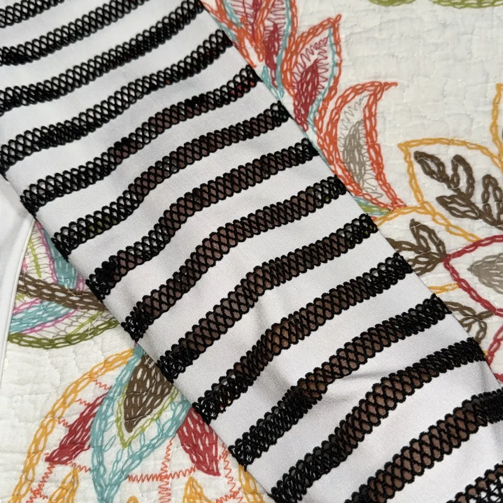 Jones New York women’s size medium 3/4 sleeve white sheer blouse black stripes - Image 4