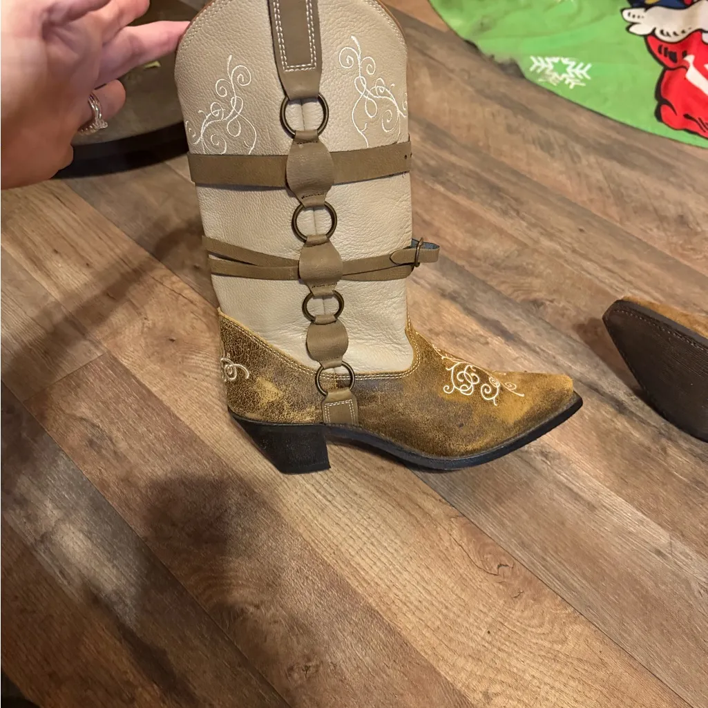 Rockin Country Genuine Leather Buckles Embroidered Women's Boots size 8 NEW Tan - Image 12