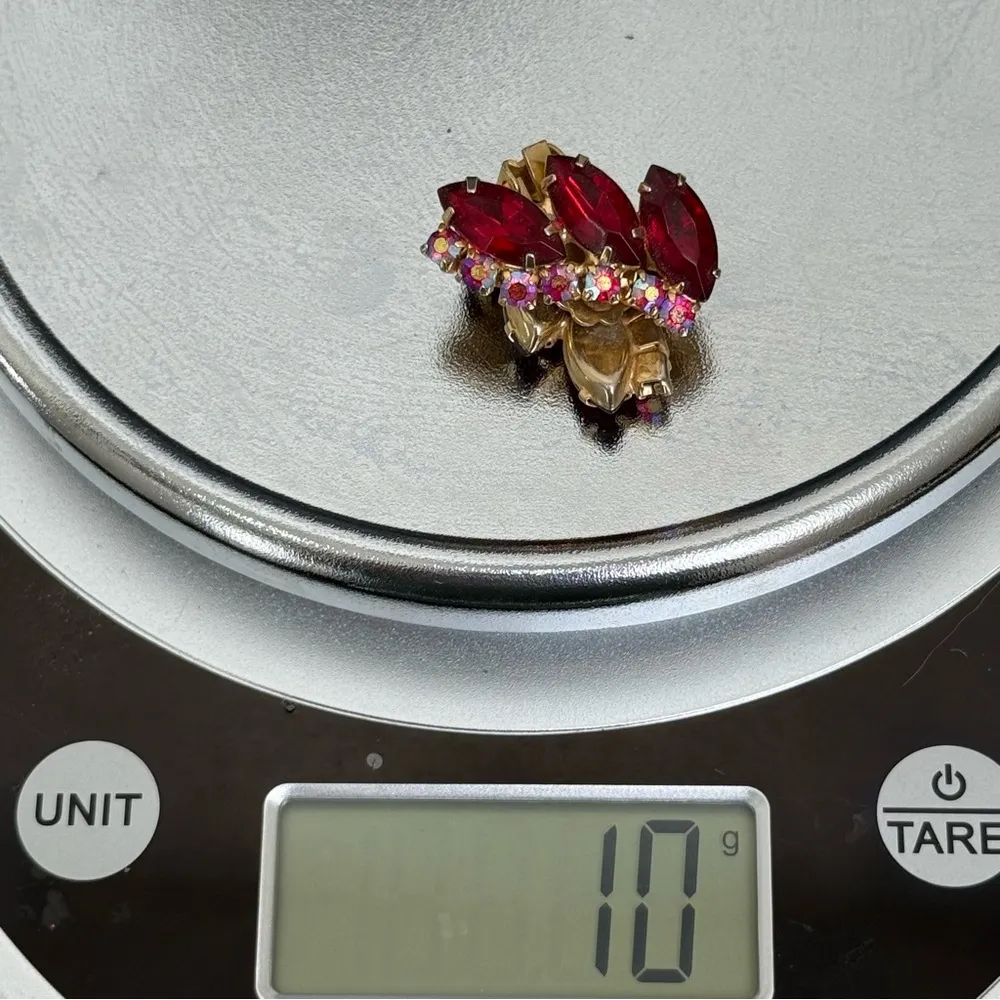 Vintage Unsigned Juliana? Red Marquise Crystals Leaf Climber Clip Earrings 10g. - Image 11