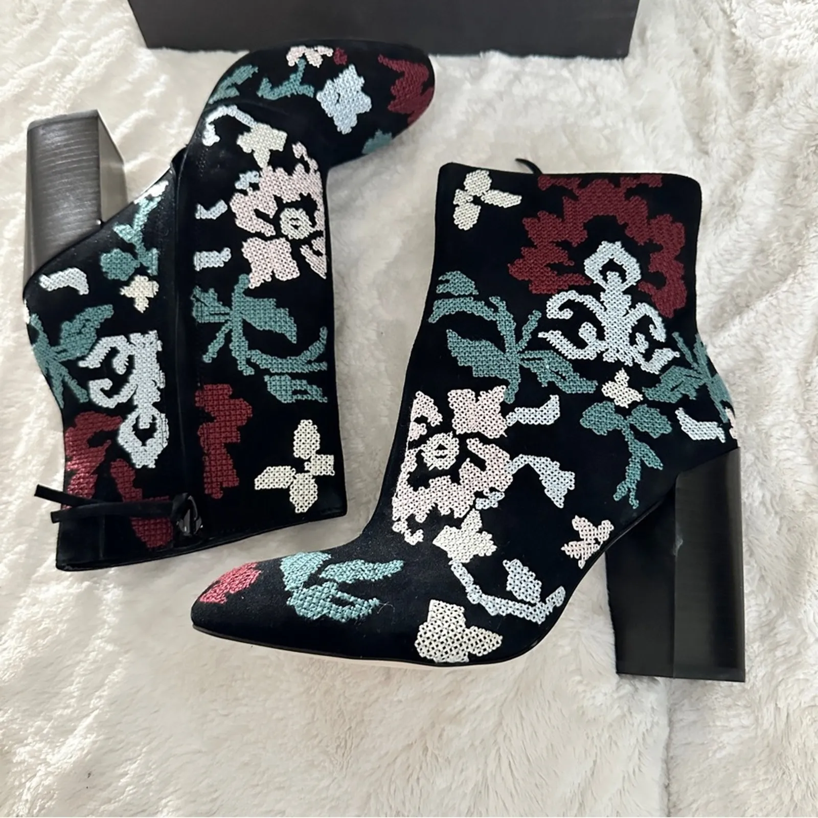 Rebecca Minkoff Size 8 Bojana Black Unique Floral Ankle Boots Embroidered Heels - Image 7