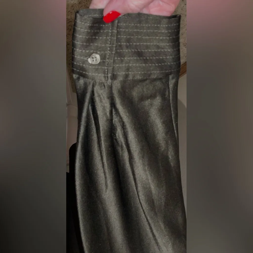 Vince Women's Size L 100% Silk Green Long Sleeve Tunic Blouse Split Neck - Image 8