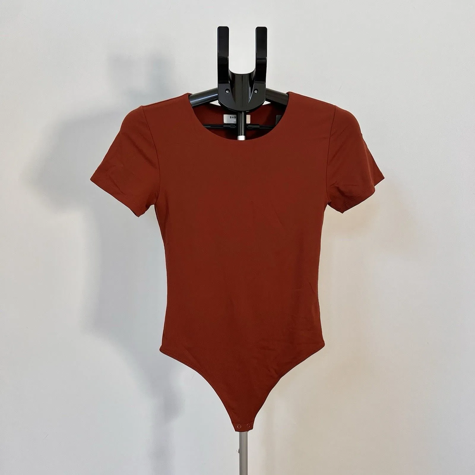 Aritzia Babaton Contour Women's Copper Rust Crewneck Short Sleeve Bodysuit Med - Image 2