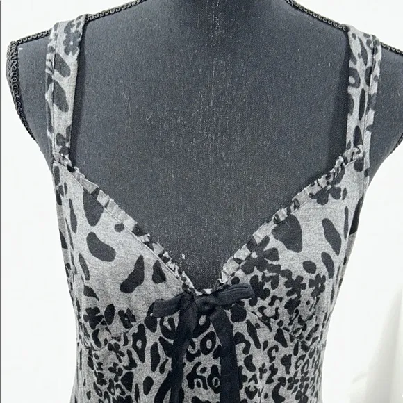 Jones New York Black Chemise with Velvet Texture - Image 2