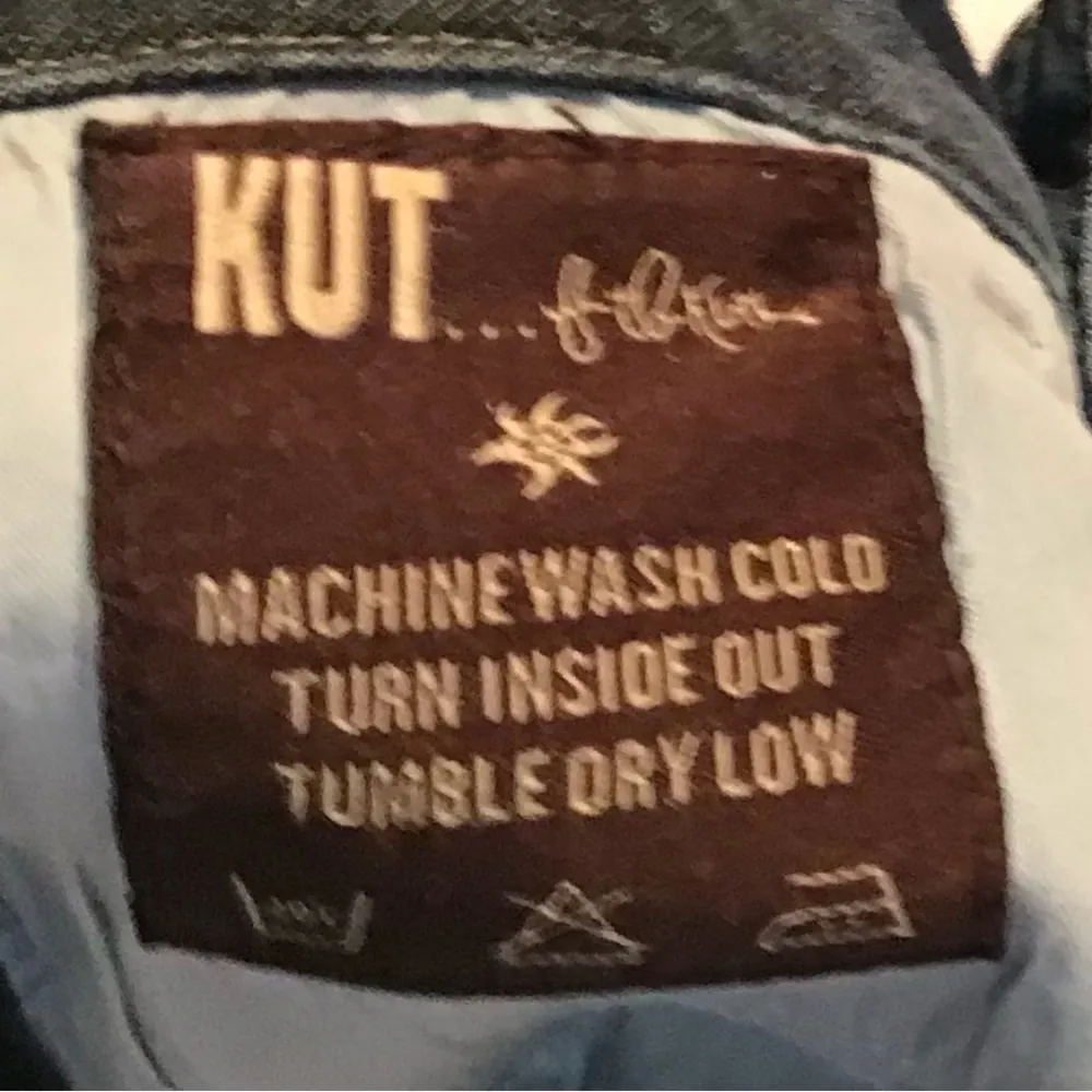 Kut from the Kloth Crop Straight Leg Capri‎ Jeans cuffed back pockets size 8 - Image 3