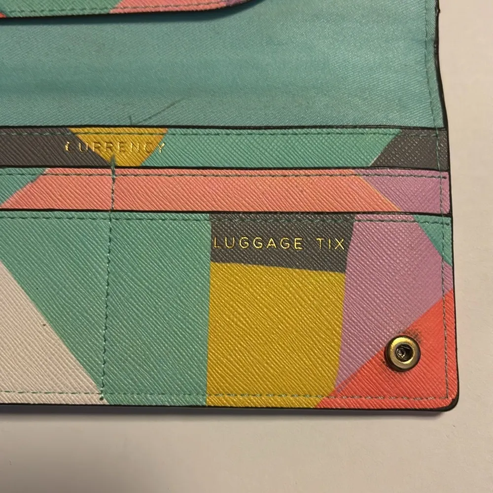 LOVE & LORE TRAVEL WALLET COLORFUL GEOMETRIC DESIGN 2 SNAP CLOSURES Green - Image 6