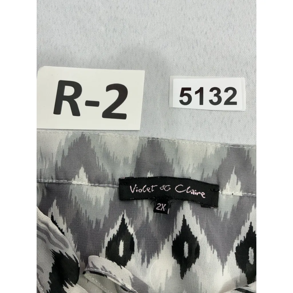 Womans Violet & Claire Blouse Sheer 2x Sleeveless Multicolor Geometric V Neck - Image 3