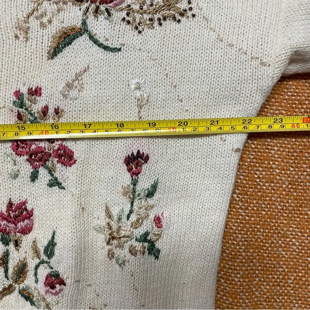 Vintage Floral Embroidered Sweater Size L - Image 6