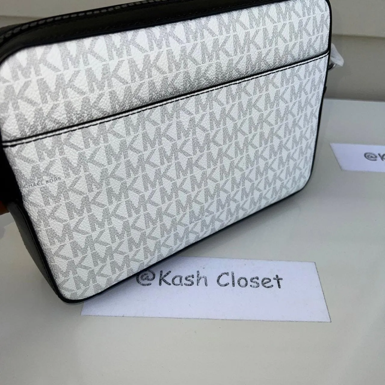 Michael Kors Bright White Cooper Unisex Utility Bag - Image 4