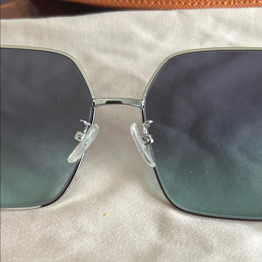 Tory Burch Silver Sunglasses with Orange Case - Image 6