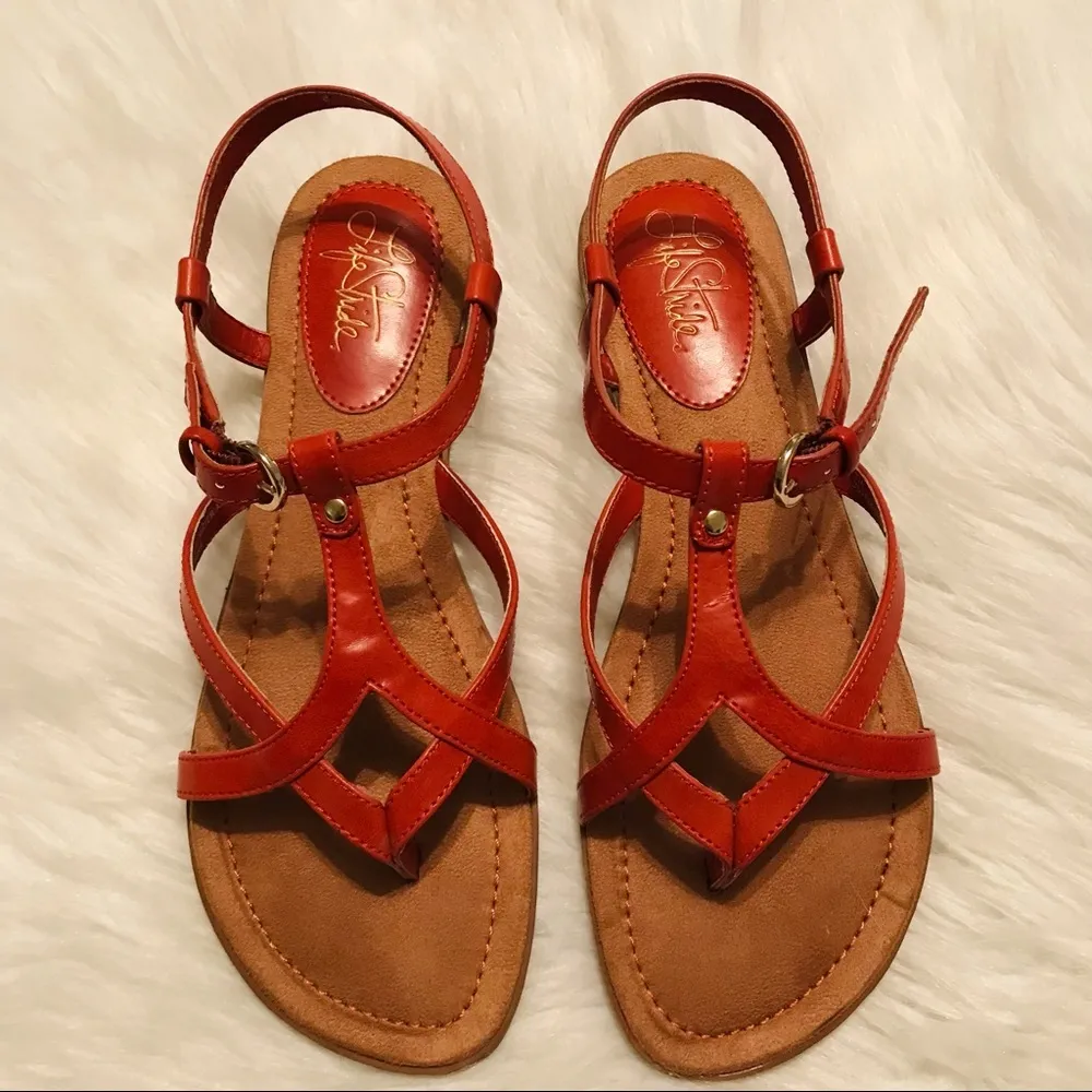 Life Stride Tia Strappy Thong Sandals 7.5 M Buckle closure Faux Leather - Image 2