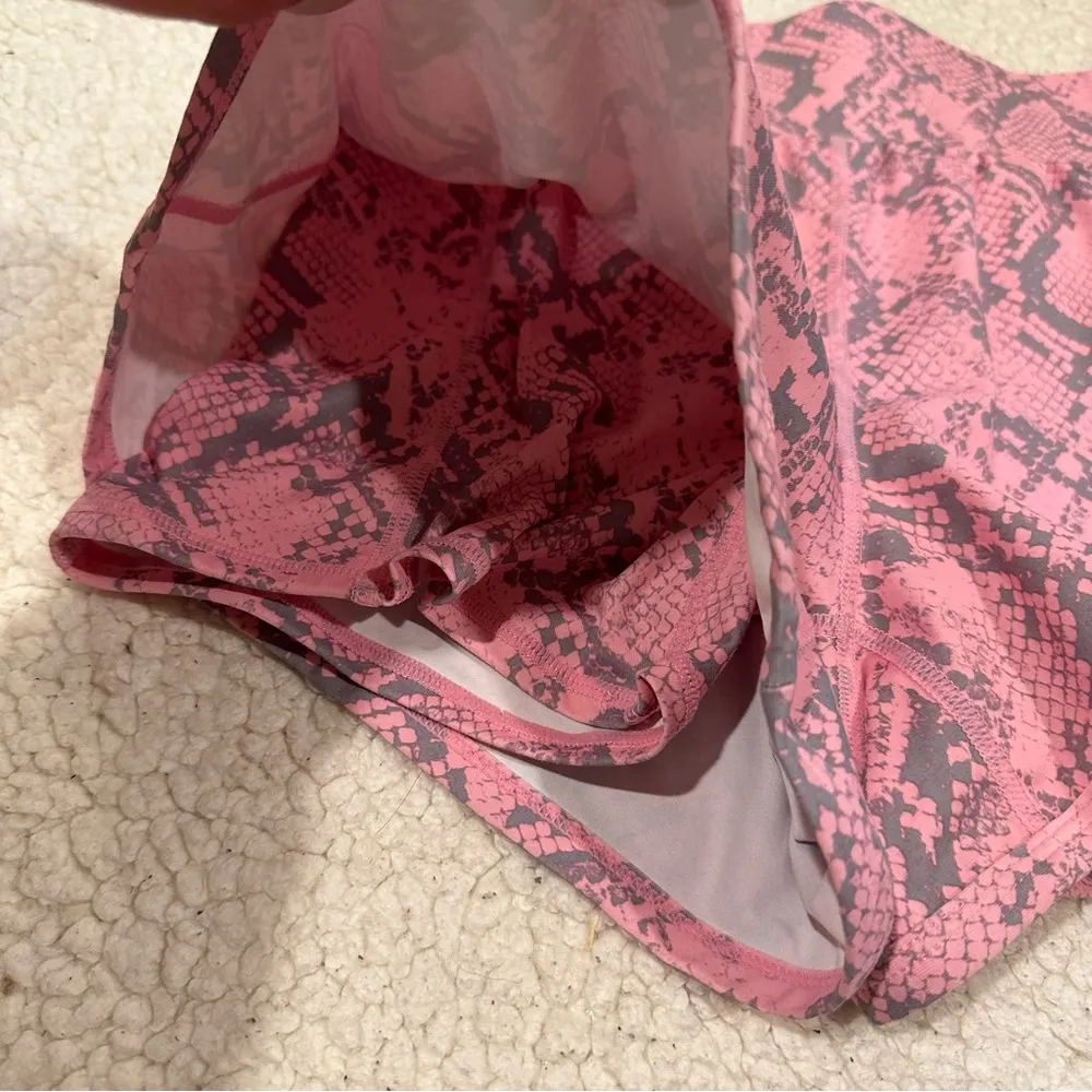 fabletics pink snake print shorts size small - Image 4