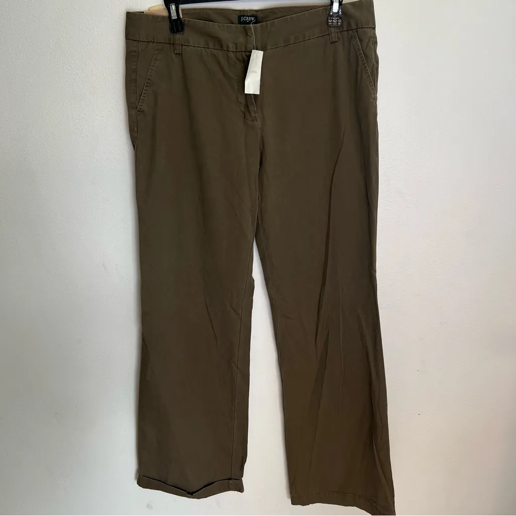 J. Crew Olive Green Broken in chinos city fit size 8 regular - Image 2
