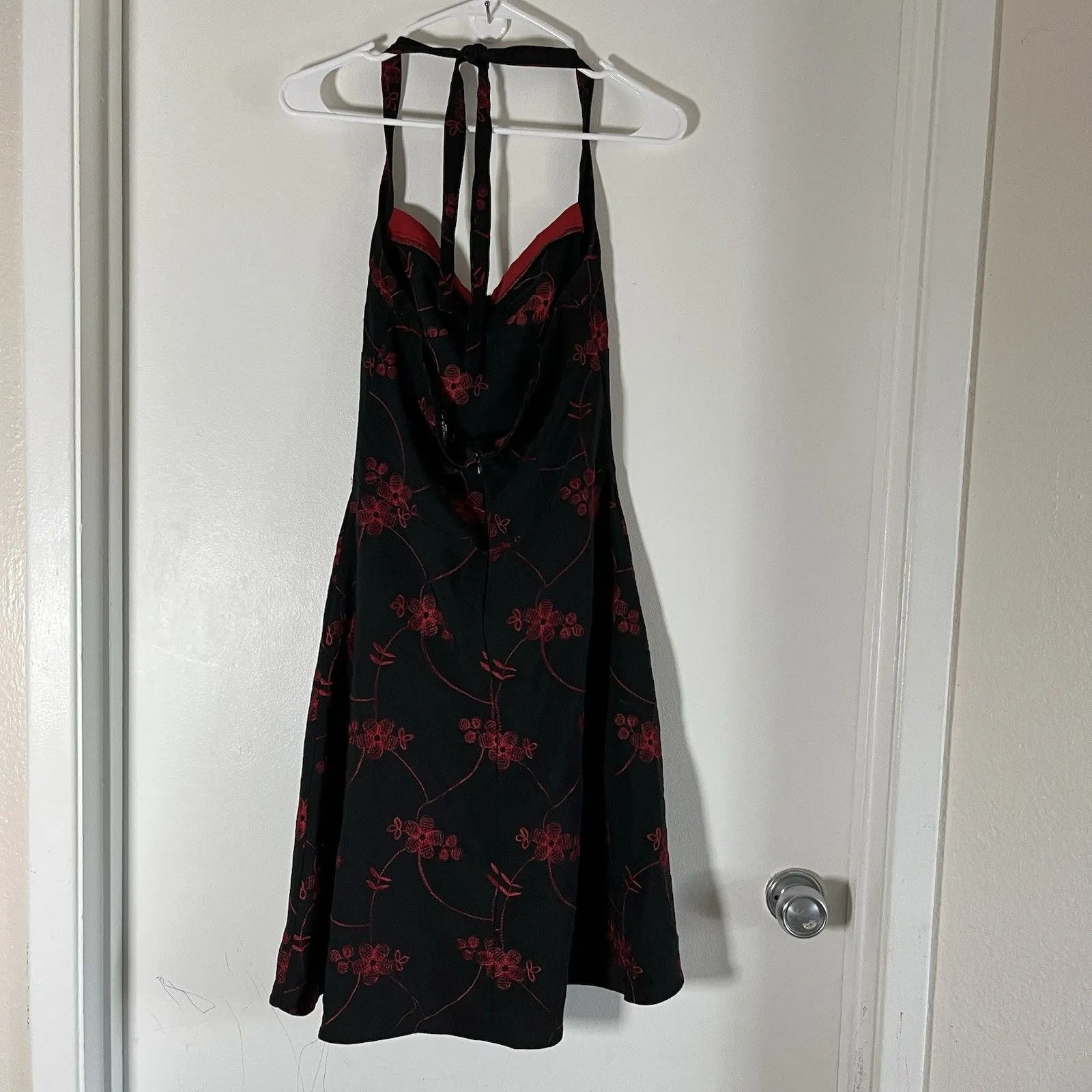 VTG Y2K Rampage Halter Dress Black Red Foral Embroidered Sweetheart Neck Sz 7 - Image 2