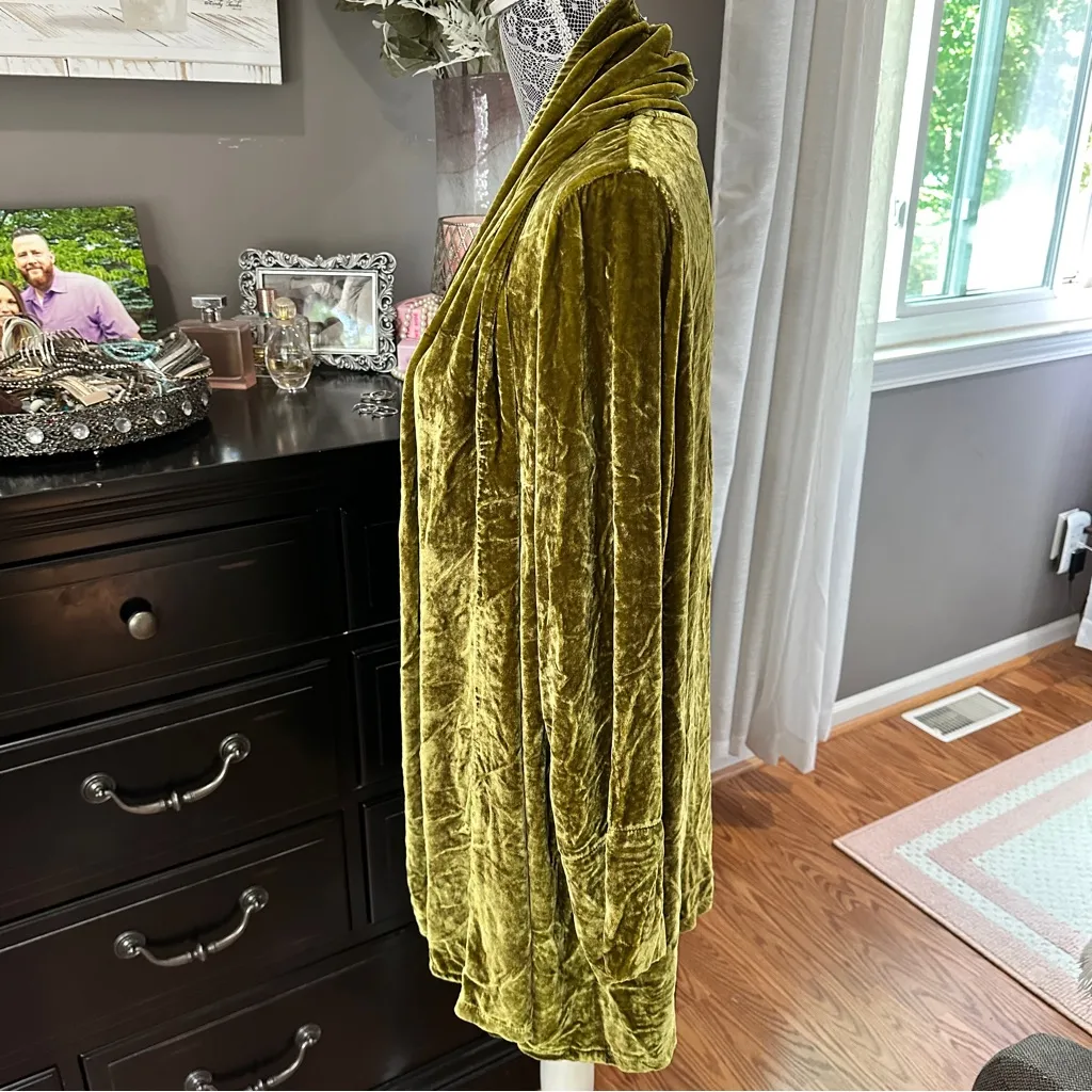 Kathleen Sommers Boutique Dijon Silk Velvet Open Cardigan Medium – Quiet Luxury Green - Image 6