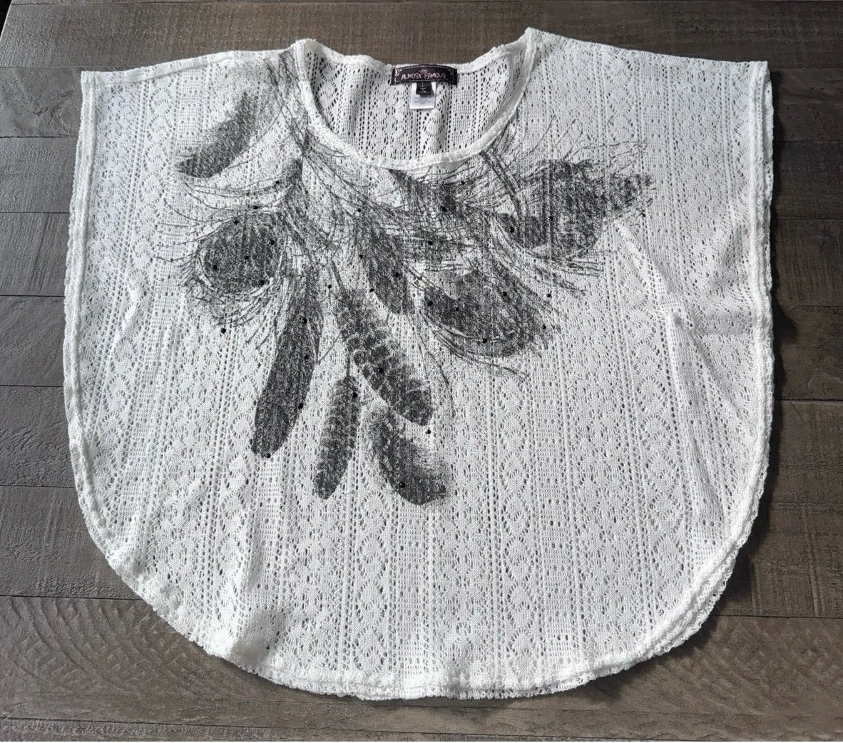 Almost Famous Women's White with Black Feather Laced Short Sleeve top Size Large - Image 1