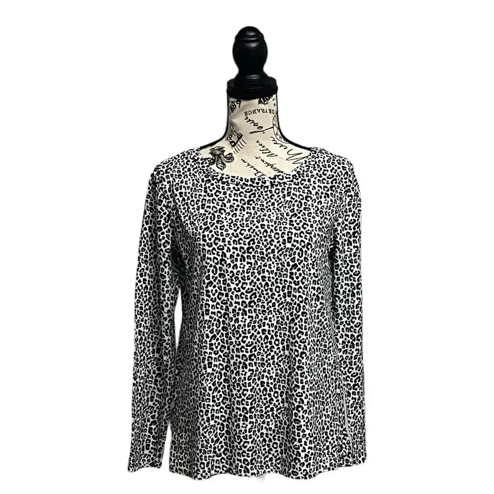 LOFT Leopard Print Long Sleeve Top M – Black White Animal Print Pullover Classic - Image 2