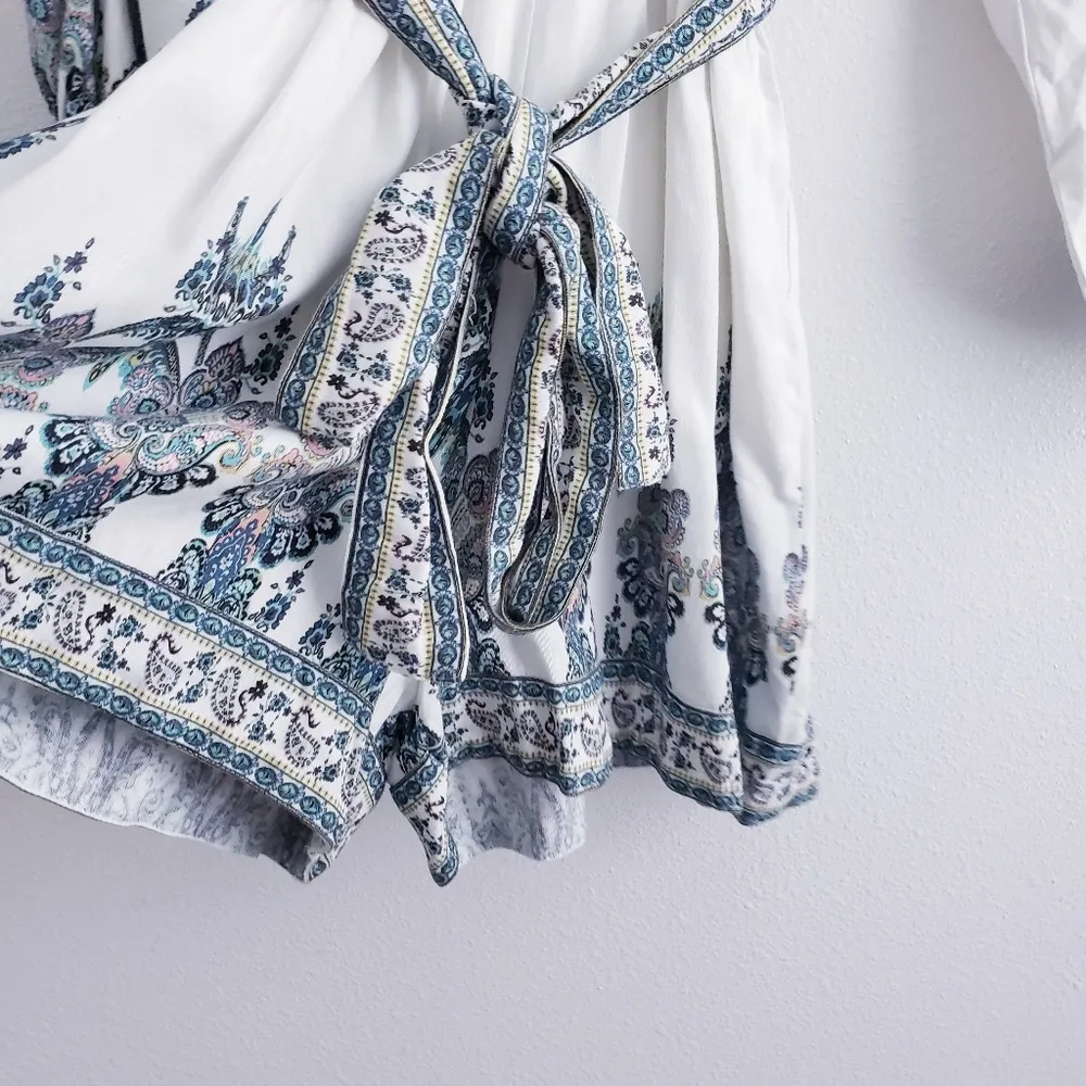 Venus Medallion Bubble Sleeve V-Neckline Romper - Image 7