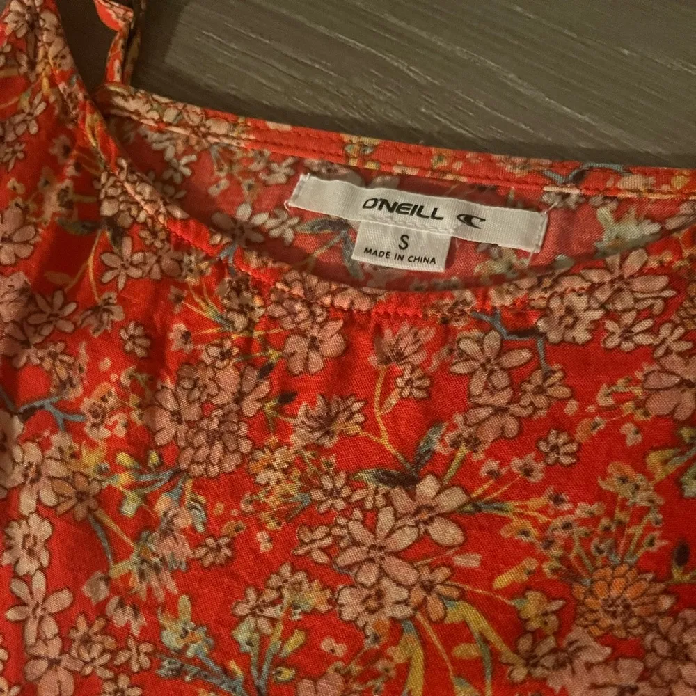 Like New O’Neill cropped floral tank - Image 2