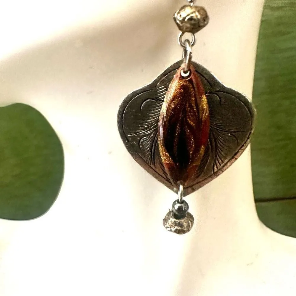 Silver tone beaded dangling earrings - Image 4